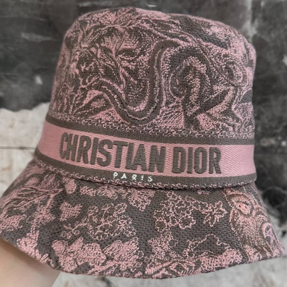 dior bucket hat
